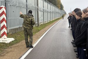Młodzież z Augustowa z wizytą na granicy państwowej 