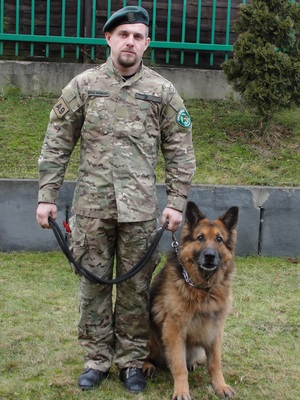 Dikon i jego przewodnik st.chor. SG Szymon Jackiewicz 