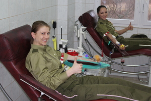 Funkcjonariusze Straży Granicznej oddali krew w ramach akcji „SpoKREWnieni służbą” 