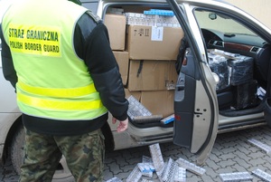 Chrysler wypełniony kontrabandą 