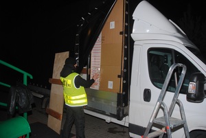 Skrytka w jednym z zatrzymanych aut z kontrabandą 