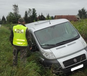 Zatrzymany fiat z kontrabandą 