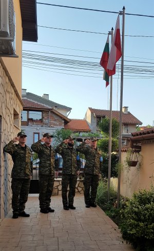 Dzień Flagi RP uczczony przez funkcjonariuszy SG przebywających na misji w Bułgarii 