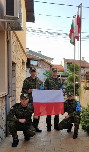 Dzień Flagi RP uczczony przez funkcjonariuszy SG przebywających na misji w Bułgarii 