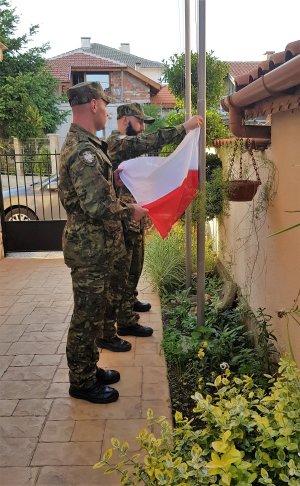 Dzień Flagi RP uczczony przez funkcjonariuszy SG przebywających na misji w Bułgarii 