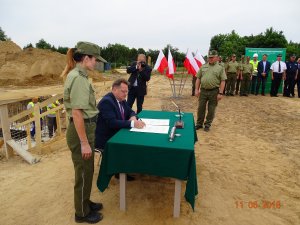 Uroczystość wmurowania aktu erekcyjnego w Nowym Dworze 