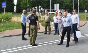 Delegacja wizytująca przejście graniczne w Białowieży 