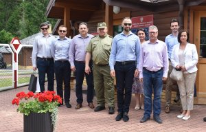 Delegacja wizytująca przejście graniczne w Białowieży 