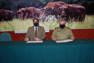 Podpisanie porozumienia o współpracy Podlaskiego Oddziału SG z Białowieskim Parkiem Narodowym 
