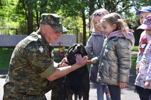 Dzień Dziecka z funkcjonariuszami z Placówki SG w Kuźnicy 