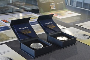 Przekazanie kolekcjonerskich monet 