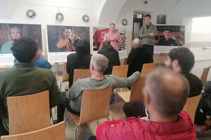 Spotkanie w Strzeżonym Ośrodku dla Cudzoziemców w Białymstoku Wernisaż wystawy „Białystok, tu mieszkam” 