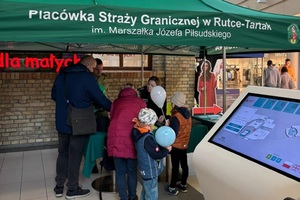 Spotkanie z młodzieżą Funkcjonariusze POSG podczas spotkania z młodzieżą