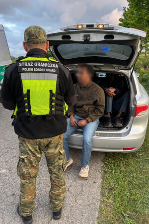 Zatrzymany kurier z nielegalnymi migrantami 