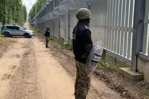 Funkcjonariusze SG na granicy państwa 