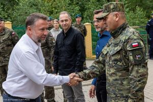Szef polskiego rządu i Przewodnicząca Komisji Europejskiej z wizytą na granicy 