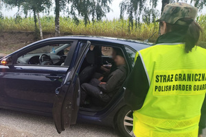 Zatrzymani kurierzy z nielegalnymi migrantami 