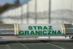 Pojazd Straży Granicznej Pojazd Straży Granicznej na tle bariery.