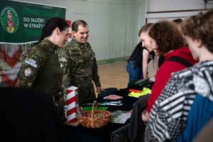 Dzień otwarty szkoły z funkcjonariuszami Straży Granicznej 
