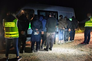 Zatrzymanie 9 cudzoziemców przez funkcjonariuszy z Augustowa i Rutki-Tartak 