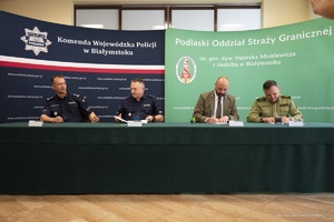 Nowe klasy o profilach mundurowych w województwie podlaskim podpisywanie porozumienia