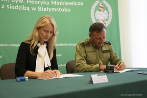 Nowe klasy o profilach mundurowych w województwie podlaskim podpisywanie porozumień