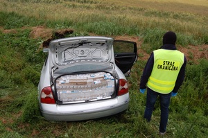 Volkswagen wypełniony nielegalnymi papierosami