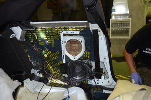 Narkotyki schowane w skrytkach w Audi