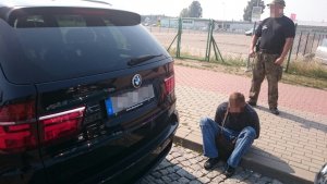 Zatrzymane BMW X5 po pościgu 