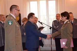 Wręczenie wyrożnień funkcjonariuszom Straży Granicznej przez Wiceministra SWiA Jarosława Zielińskiego