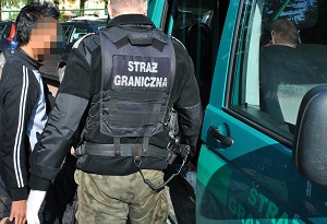 Zatrzymano 3 osoby, które okazją nielegalnie przekroczyły granicę 